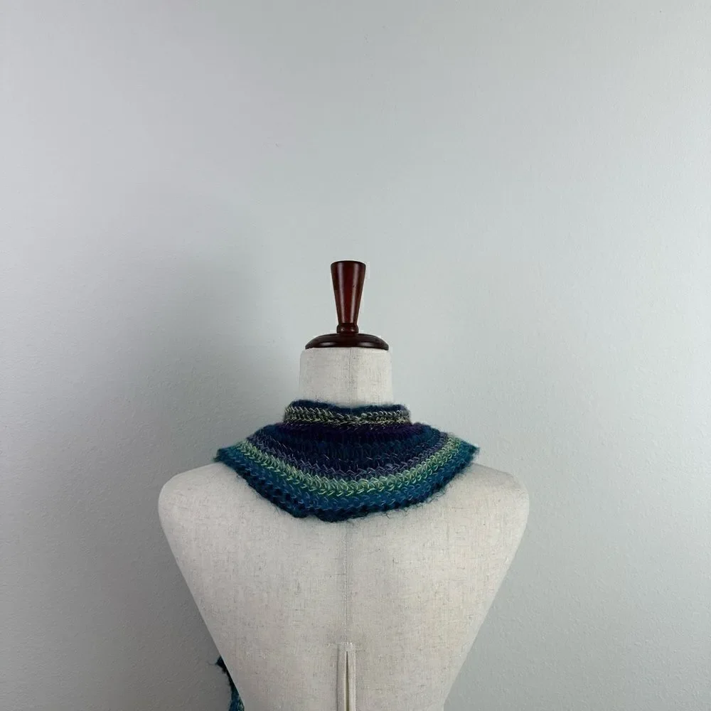 EUC Unbranded Women’s Knitted Scarf